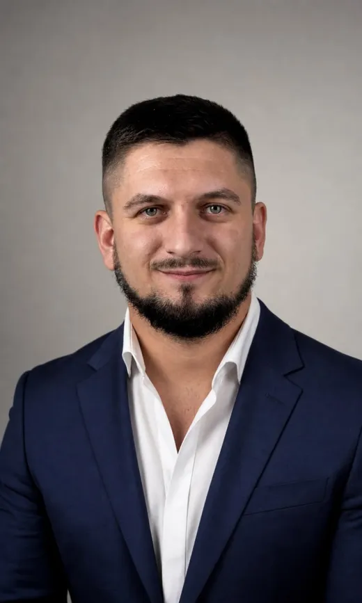 Esef Ćosić, Co-founder & Brand Operator of PharmScale