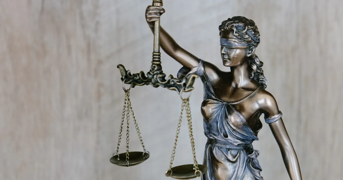 Lady Justice statue with scales, symbol of EU vs U.S. regulation
